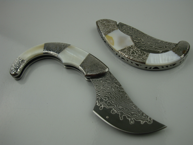 Damascus sea tide folding knife UD401180