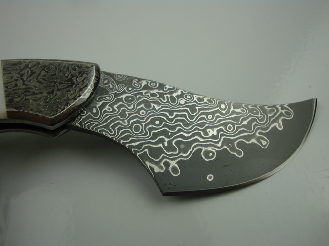 Damascus sea tide folding knife UD401180