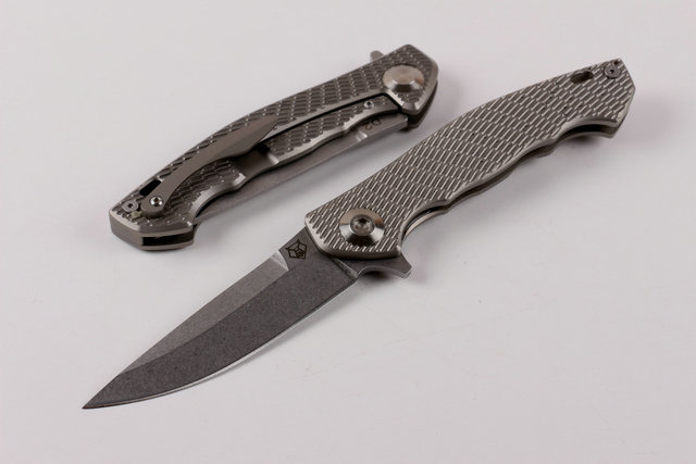 stainlesschina刀,stainlesssteel bear head qiu desert titanium handle folding knife ud402432
