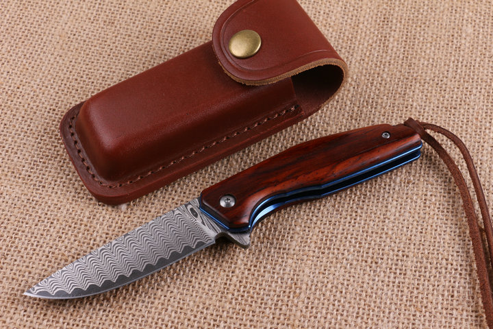 Blue bird Damascus folding knife with Red sandalwood handle UD404497
